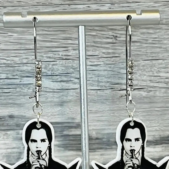 The Addams Family Wednesday Addams Drop Earrings Christina Ricci - Picture 4 of 9